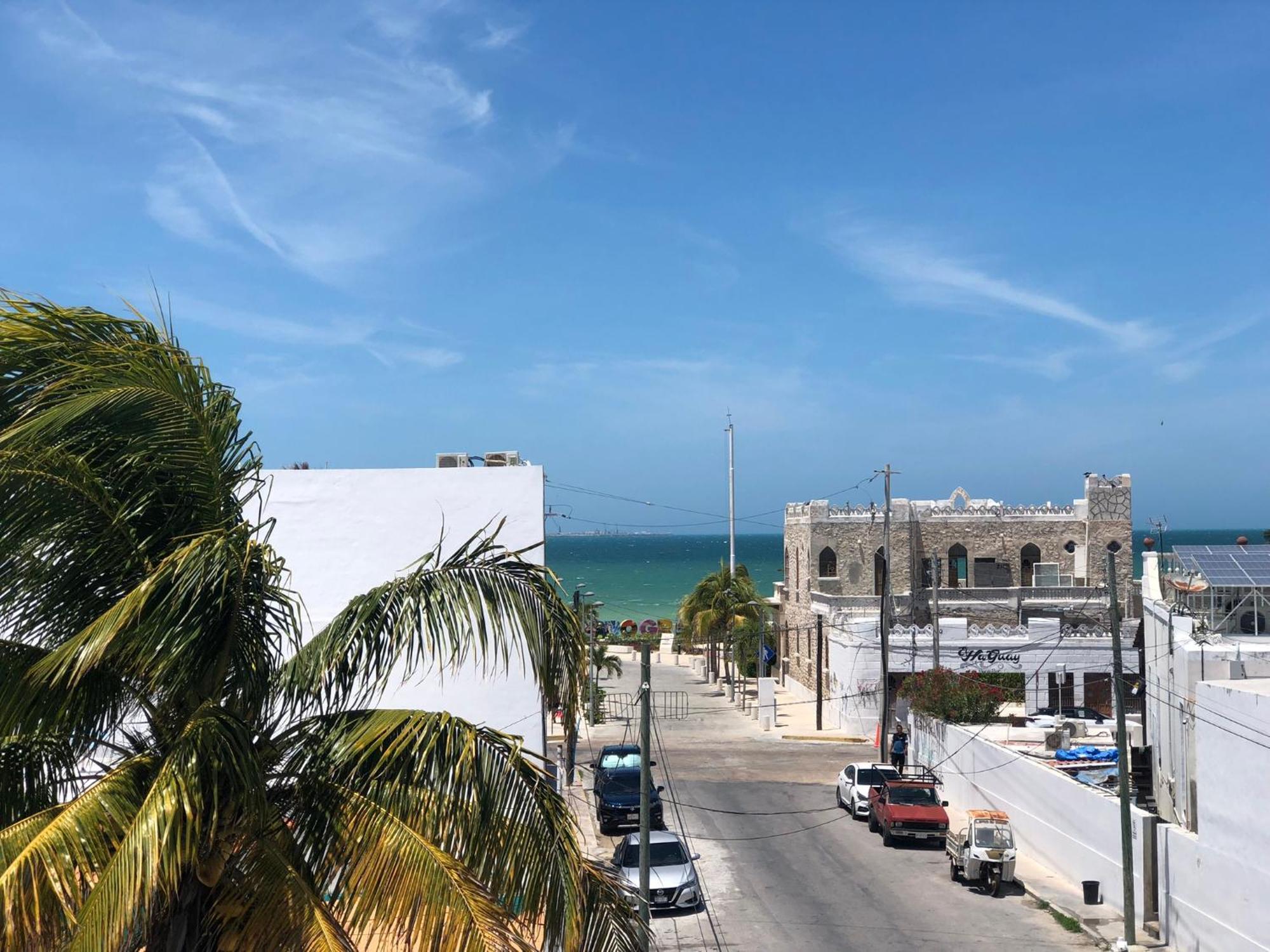 Malecon Beach House In Progreso 1 Block From Beach ภายนอก รูปภาพ