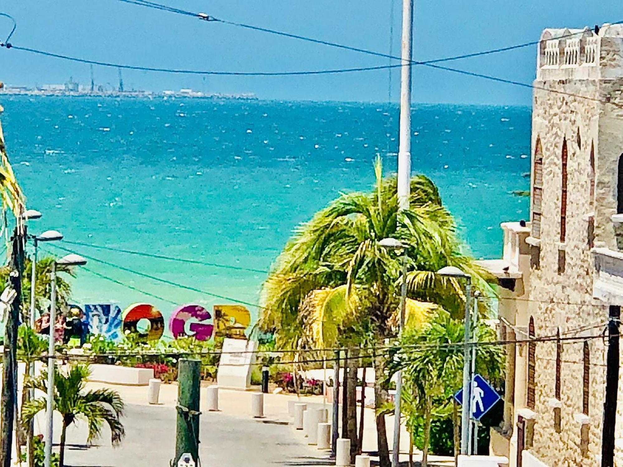 Malecon Beach House In Progreso 1 Block From Beach ภายนอก รูปภาพ