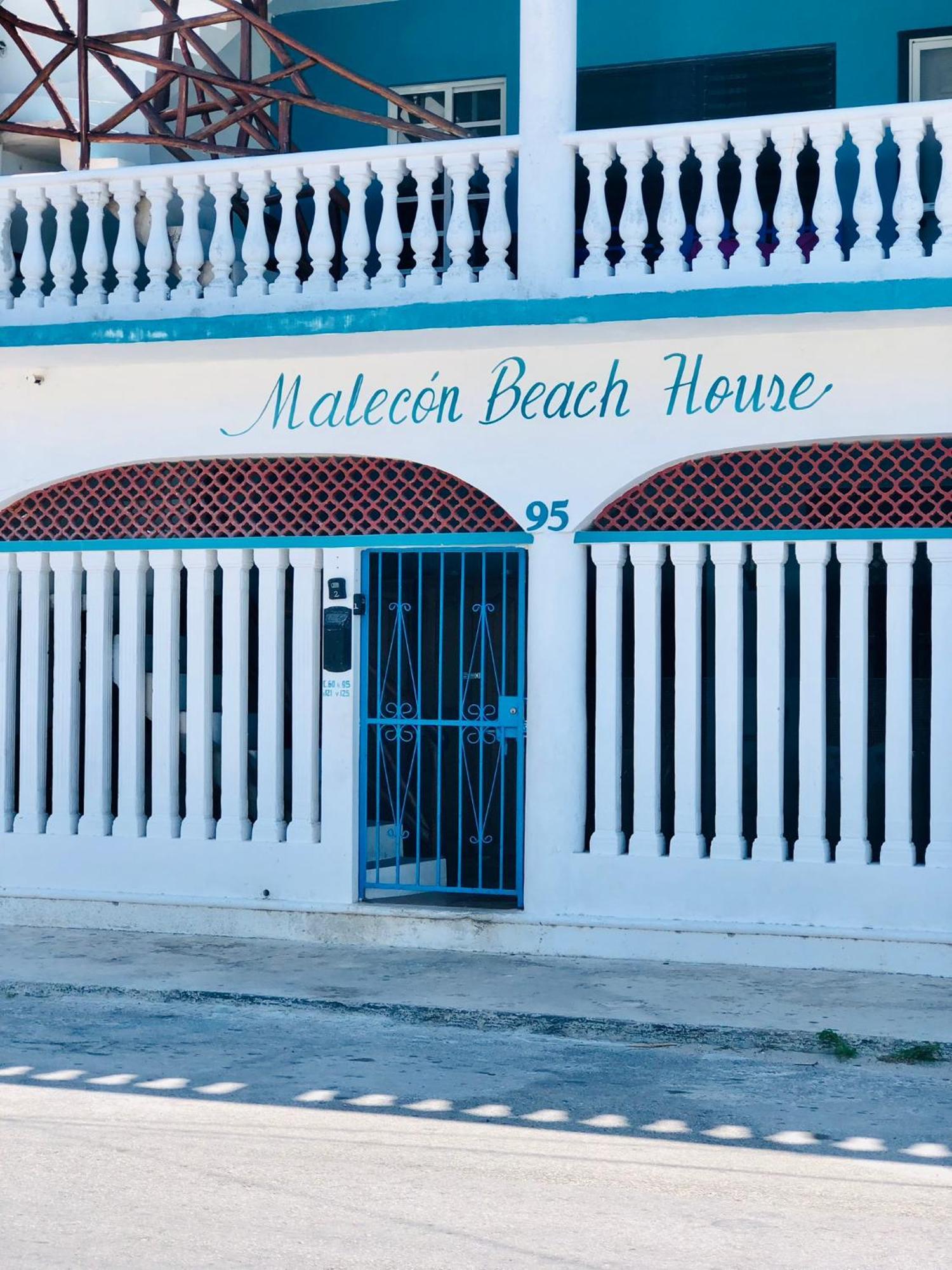 Malecon Beach House In Progreso 1 Block From Beach ภายนอก รูปภาพ